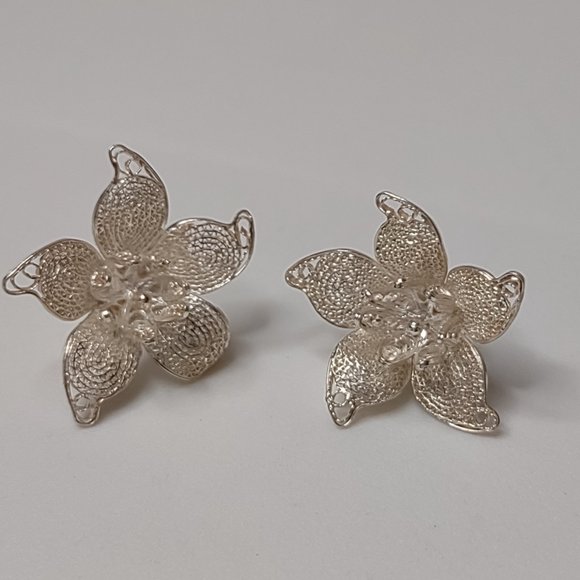 Lightweight Metal Mesh Filigree Flower Earrings - Picture 2 of 14